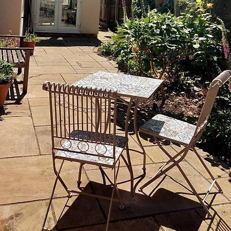 Cheerful, Cosy, One Bedroom Home With Patio And Parking Newbury  Dış mekan fotoğraf