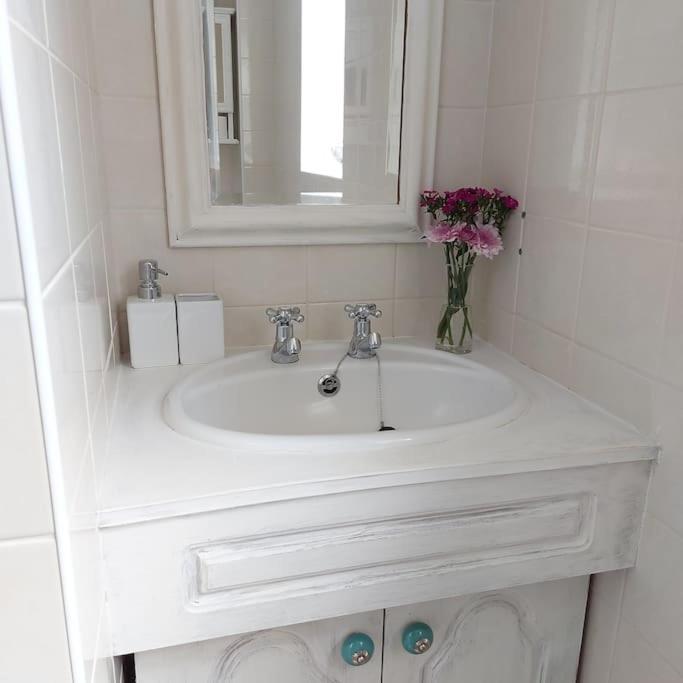 Cheerful, Cosy, One Bedroom Home With Patio And Parking Newbury  Dış mekan fotoğraf